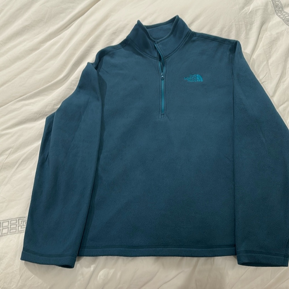 North face mens sweater !!size medium